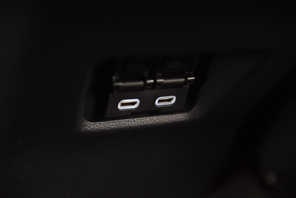 Toyota RAV4 Vehicle Image 23