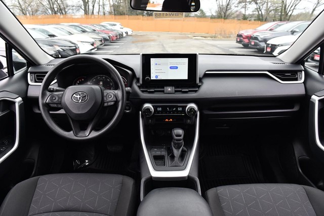 Toyota RAV4 Vehicle Image 08