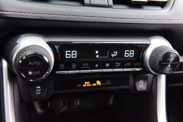 Toyota RAV4 Vehicle Image 15