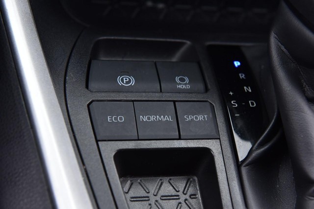 Toyota RAV4 Vehicle Image 16