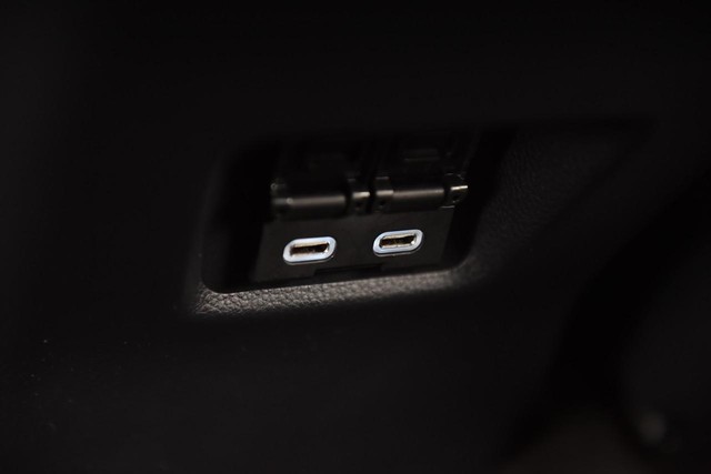 Toyota RAV4 Vehicle Image 23