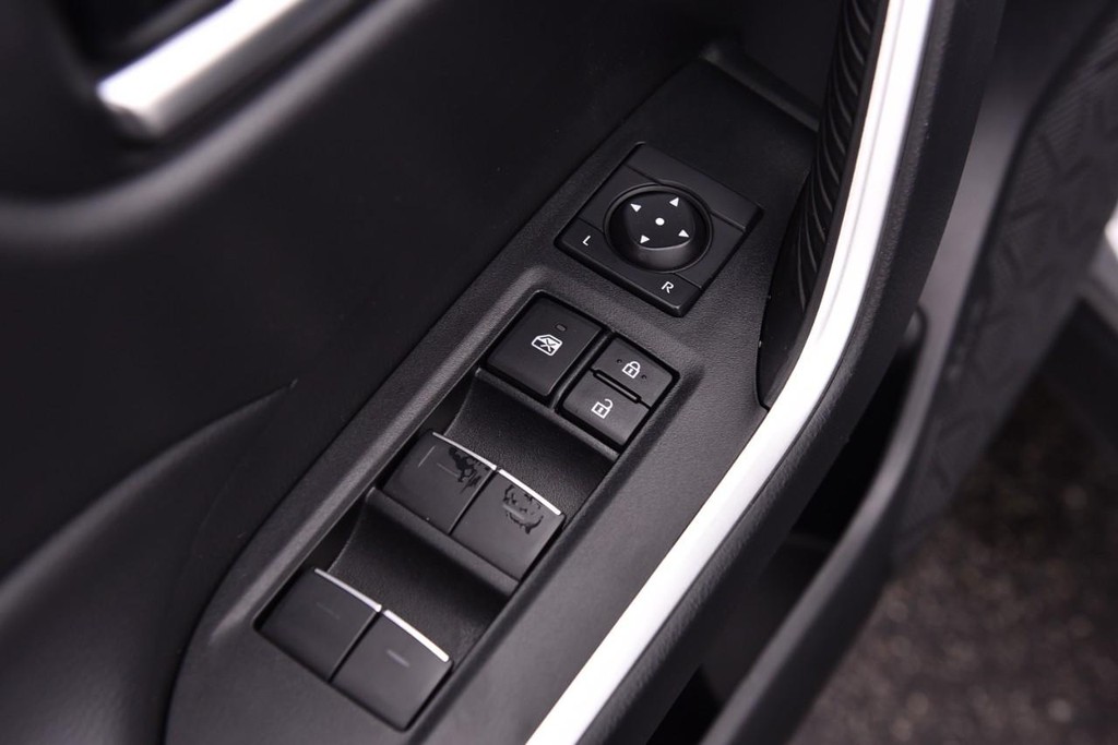 Toyota RAV4 Vehicle Image 09