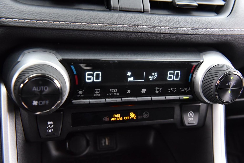 Toyota RAV4 Vehicle Image 15