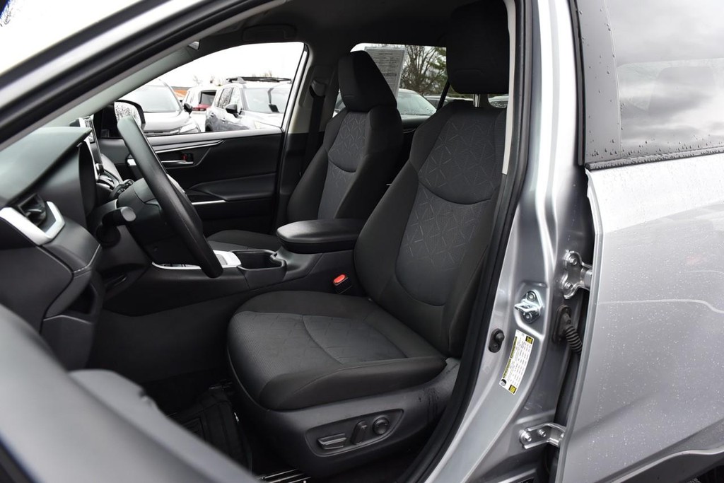 Toyota RAV4 Vehicle Image 19