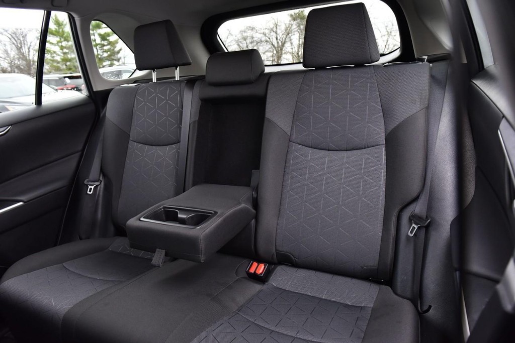 Toyota RAV4 Vehicle Image 21