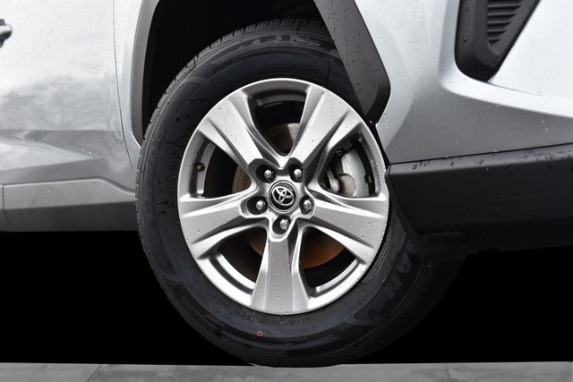 Toyota RAV4 Vehicle Image 03