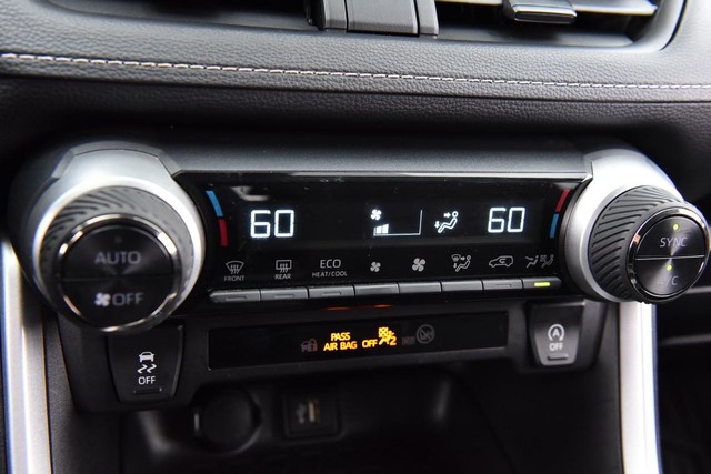 Toyota RAV4 Vehicle Image 15