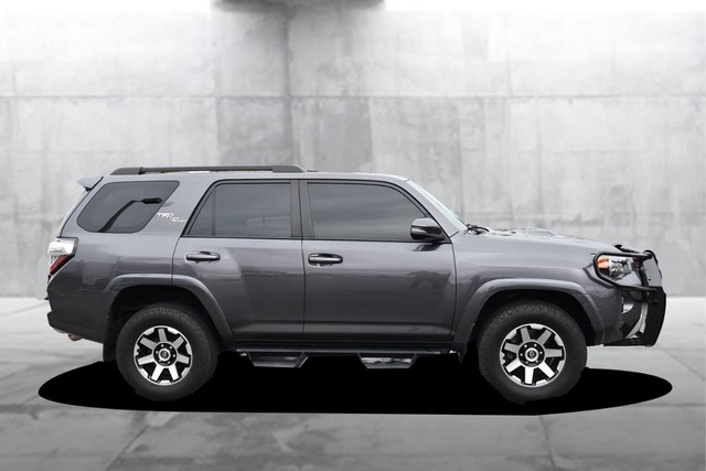 Toyota 4Runner Vehicle Full-screen Gallery Image 5