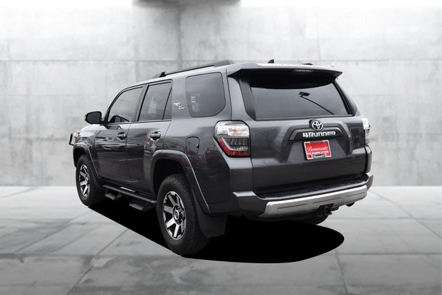Toyota 4Runner Vehicle Full-screen Gallery Image 7