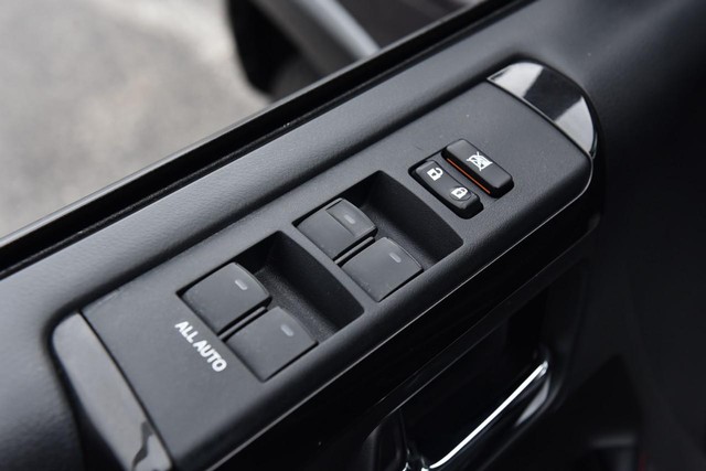 Toyota 4Runner Vehicle Full-screen Gallery Image 9