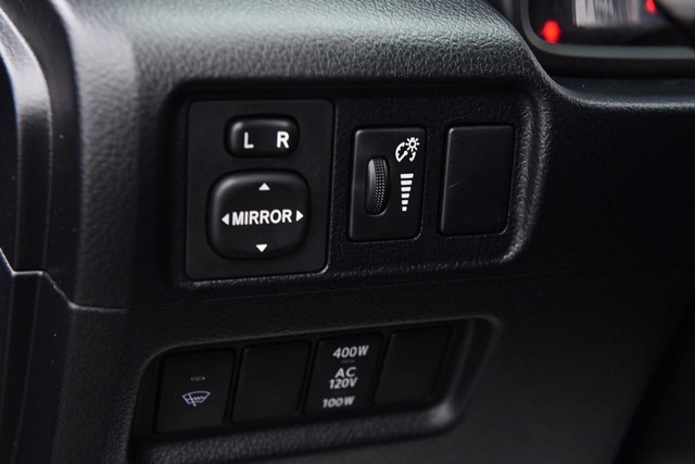 Toyota 4Runner Vehicle Full-screen Gallery Image 10