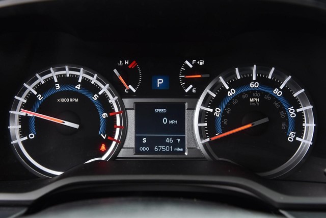 Toyota 4Runner Vehicle Full-screen Gallery Image 11