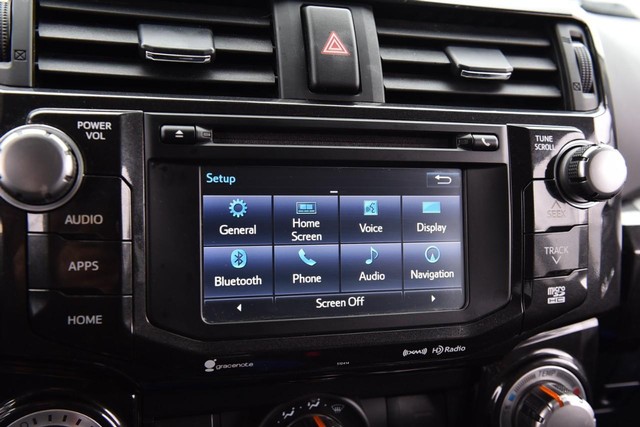 Toyota 4Runner Vehicle Full-screen Gallery Image 13