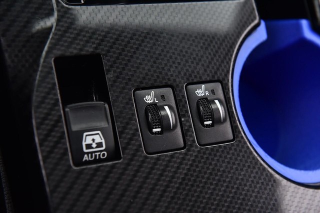 Toyota 4Runner Vehicle Full-screen Gallery Image 16