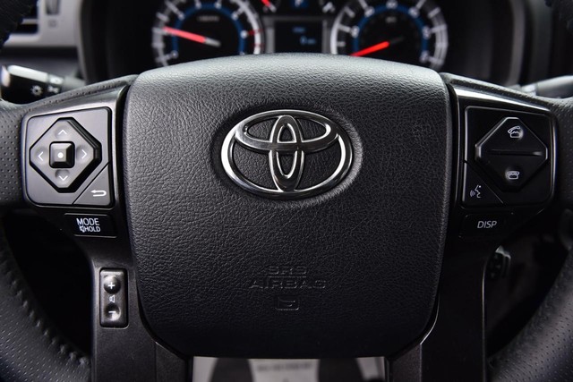 Toyota 4Runner Vehicle Full-screen Gallery Image 17