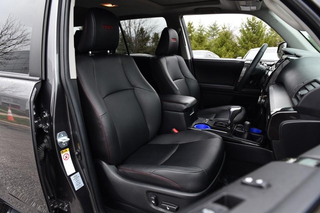 Toyota 4Runner Vehicle Full-screen Gallery Image 19