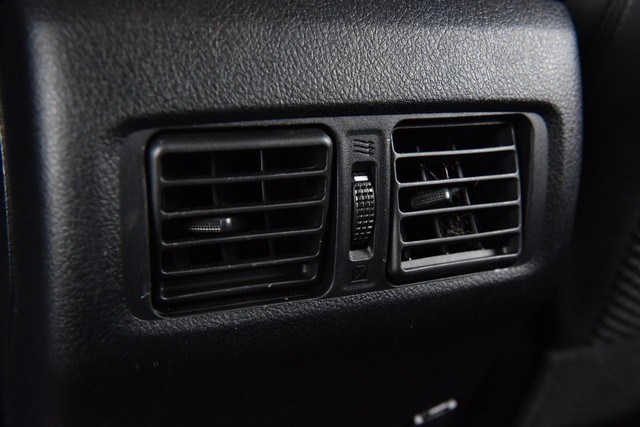 Toyota 4Runner Vehicle Full-screen Gallery Image 22