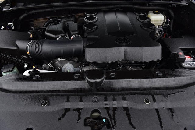 Toyota 4Runner Vehicle Full-screen Gallery Image 24