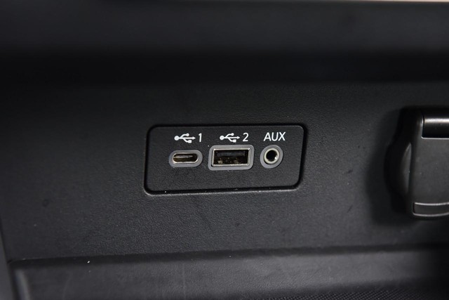 Nissan Altima Vehicle Full-screen Gallery Image 16