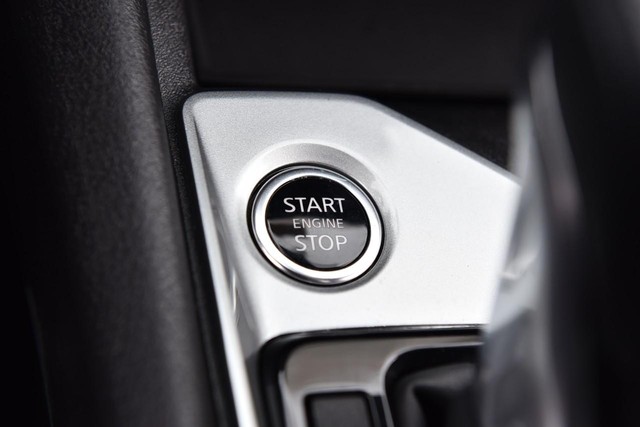 Nissan Altima Vehicle Full-screen Gallery Image 17