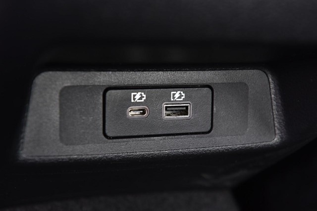 Nissan Altima Vehicle Full-screen Gallery Image 22