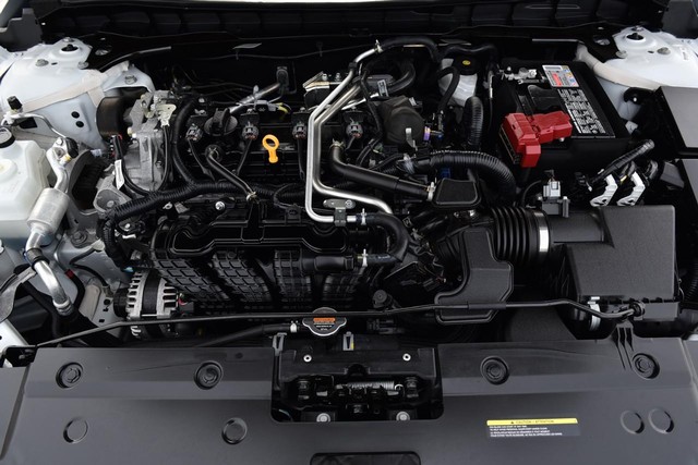 Nissan Altima Vehicle Full-screen Gallery Image 24