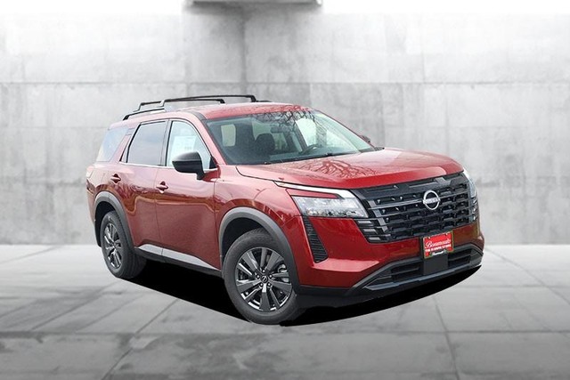 Nissan Pathfinder Vehicle Full-screen Gallery Image 2