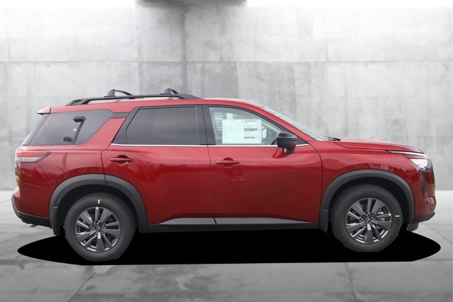 Nissan Pathfinder Vehicle Full-screen Gallery Image 5