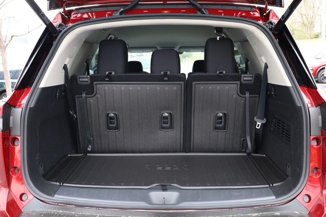 Nissan Pathfinder Vehicle Full-screen Gallery Image 7