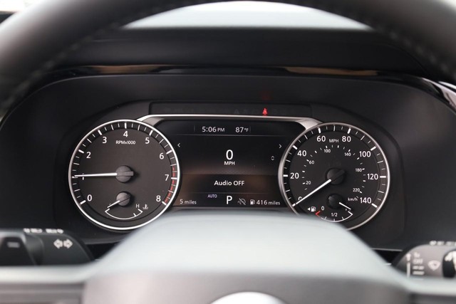 Nissan Pathfinder Vehicle Full-screen Gallery Image 12