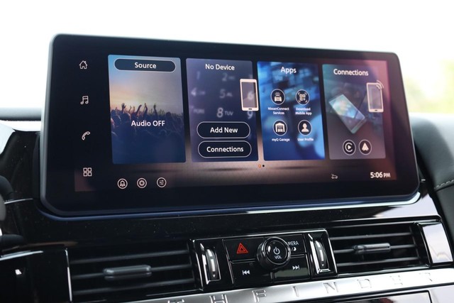 Nissan Pathfinder Vehicle Full-screen Gallery Image 13