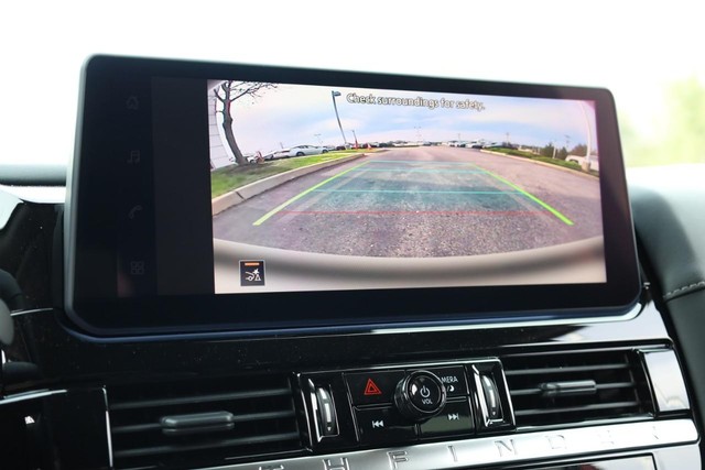 Nissan Pathfinder Vehicle Full-screen Gallery Image 14