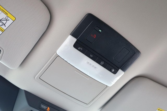 Nissan Pathfinder Vehicle Full-screen Gallery Image 19