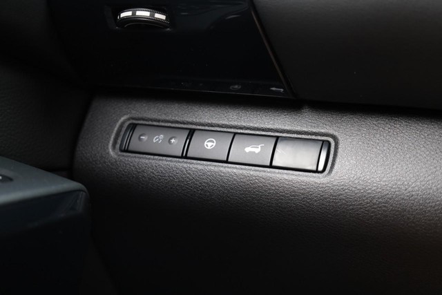 Nissan Pathfinder Vehicle Full-screen Gallery Image 21