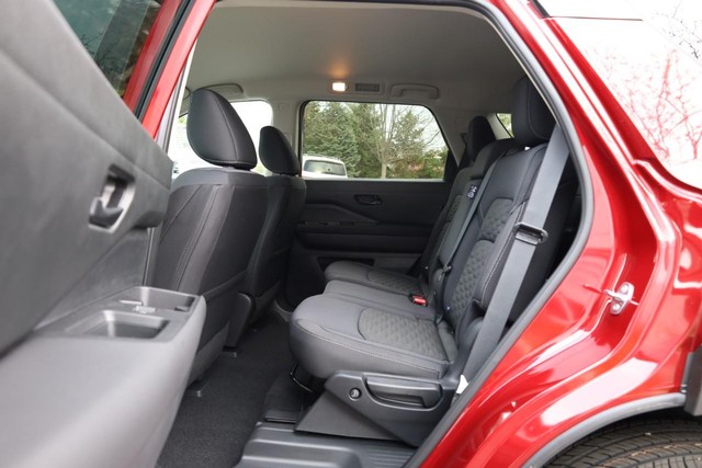 Nissan Pathfinder Vehicle Full-screen Gallery Image 23