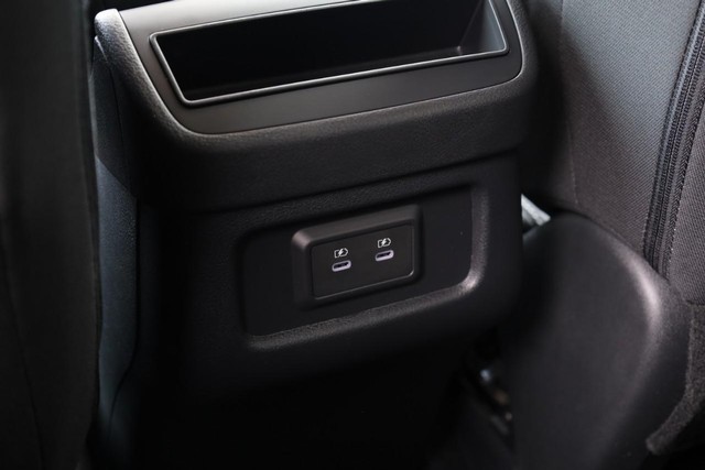 Nissan Pathfinder Vehicle Full-screen Gallery Image 24