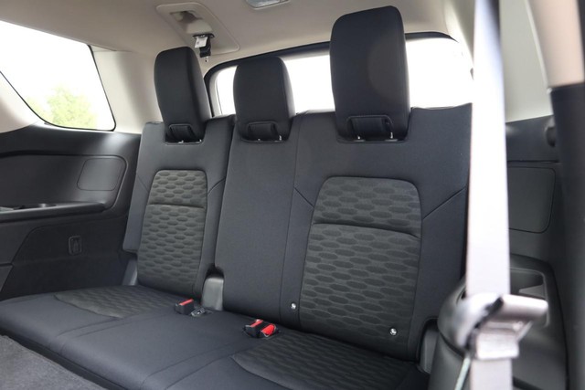 Nissan Pathfinder Vehicle Full-screen Gallery Image 27