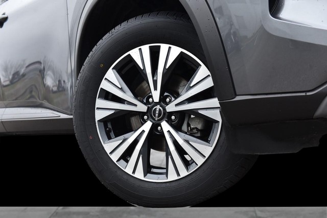 Nissan Rogue Vehicle Image 03