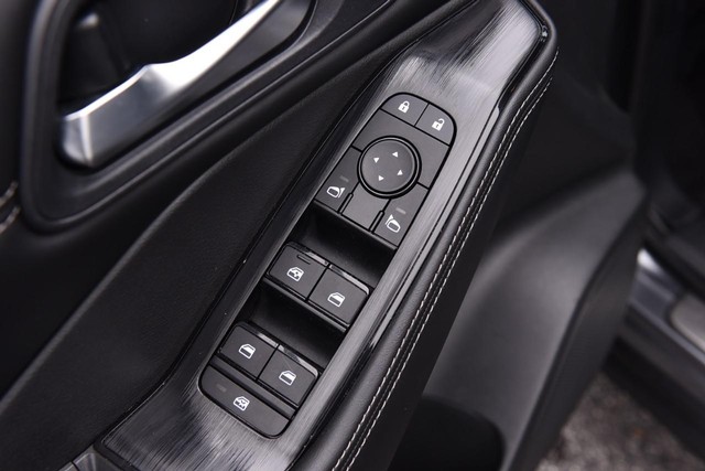 Nissan Rogue Vehicle Image 09