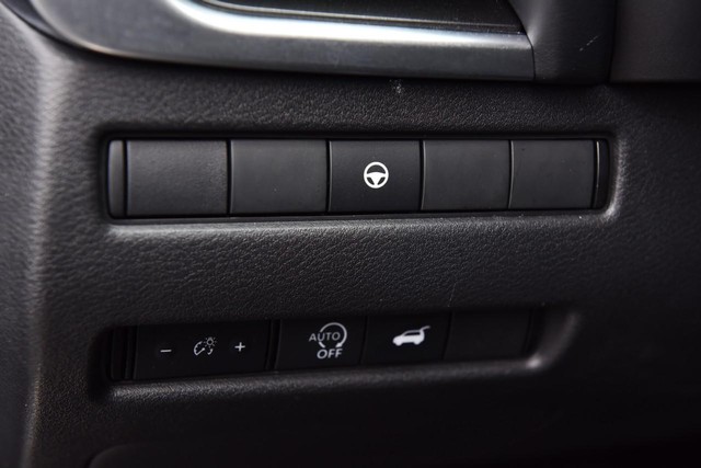 Nissan Rogue Vehicle Image 11