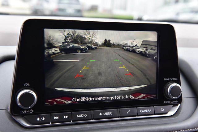 Nissan Rogue Vehicle Image 13