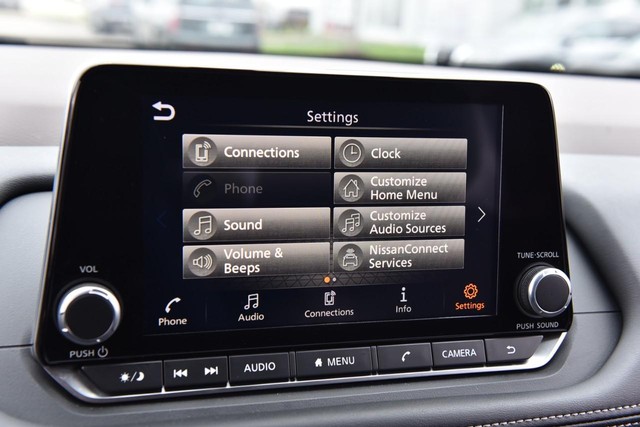 Nissan Rogue Vehicle Image 14