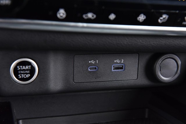 Nissan Rogue Vehicle Image 16