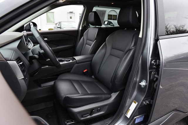 Nissan Rogue Vehicle Image 19