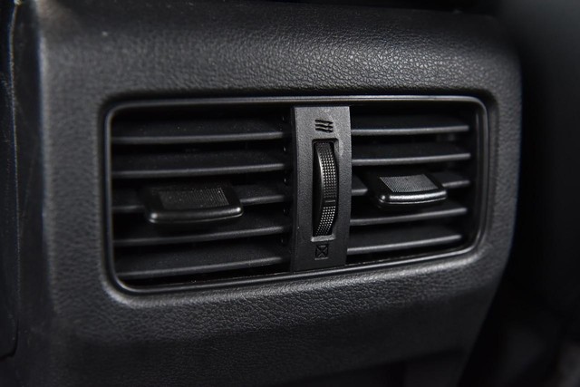 Nissan Rogue Vehicle Image 23