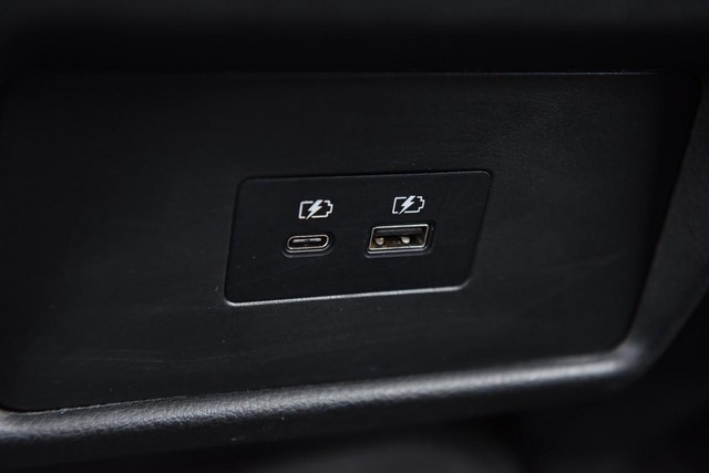 Nissan Rogue Vehicle Image 24