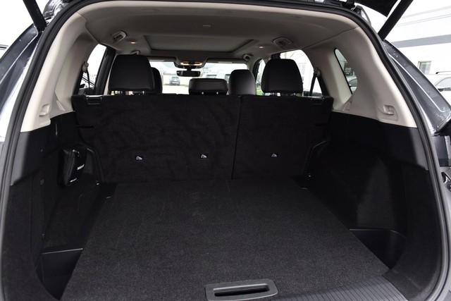 Nissan Rogue Vehicle Image 25