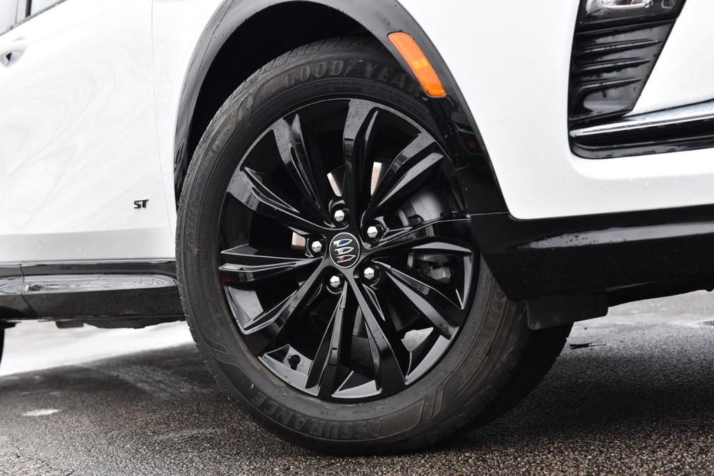 Buick Envista Vehicle Full-screen Gallery Image 03