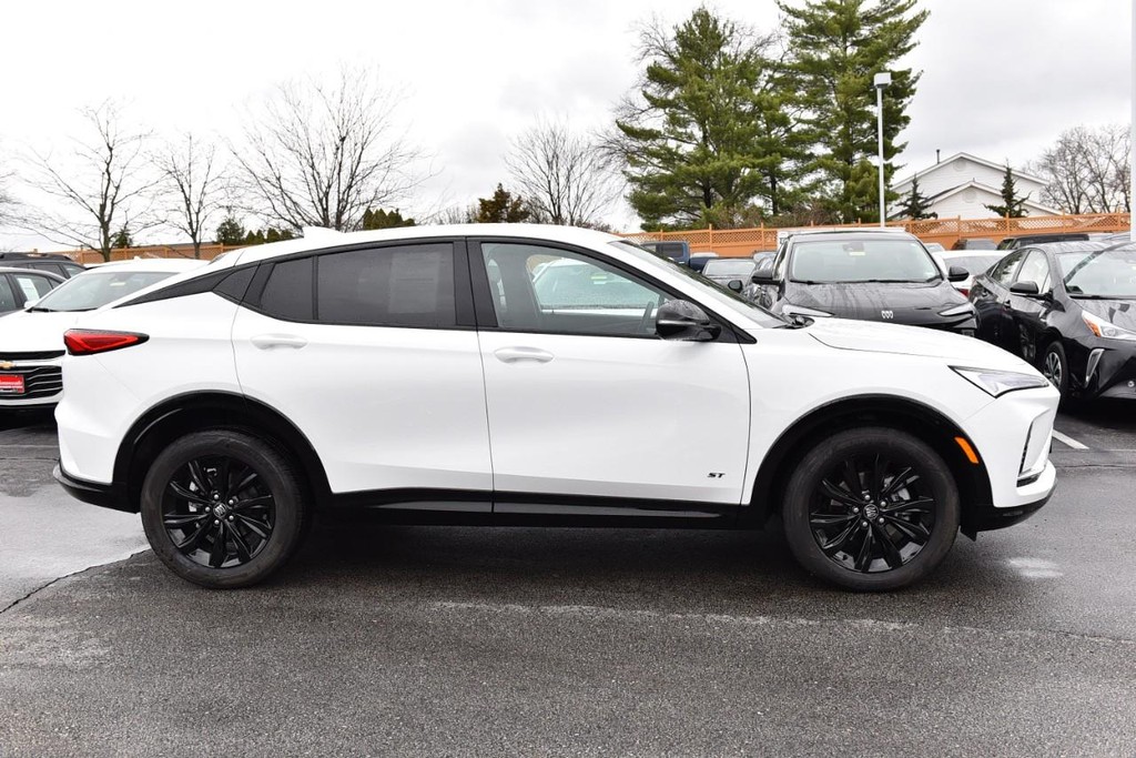 Buick Envista Vehicle Full-screen Gallery Image 05