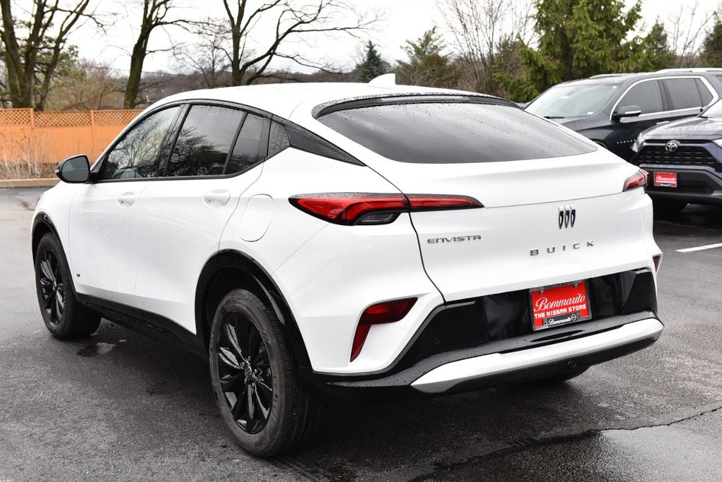 Buick Envista Vehicle Full-screen Gallery Image 07